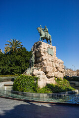 Fototapeta na wymiar Estatua ecuestre de Jaime I ,Enric Clarasó, 1927, Bronce, Plaza de España. Palma, Mallorca, balearic islands, spain, europe