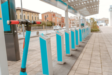 Scooter handlebar with display on street