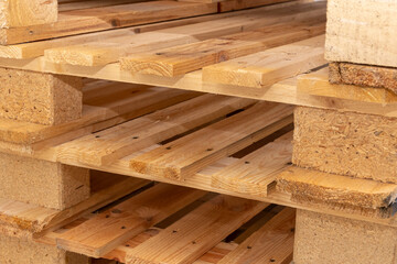 Wooden pallets are stacked one on top of the other, a wooden structure made of improvised materials.