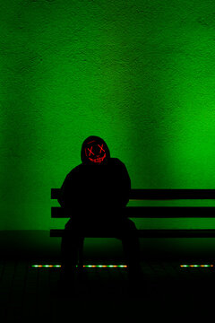 Ciekawa postać na ławce