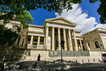 Obraz premium palacio de Justicia, Nimes, capital del departamento de Gard,Francia, Europa