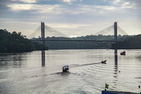 Ponte sobre o rio Oiapoque, no Amap&aacute;, que liga o brasil &agrave; Guiana Francesa