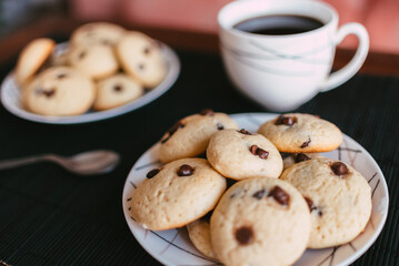 galletas con chips de chocolate y cafe