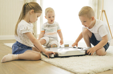 Obraz na płótnie Canvas Children sit on the floor and play table hockey.