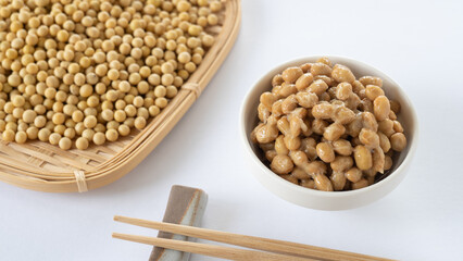 日本の納豆と大豆・fermented soybeans