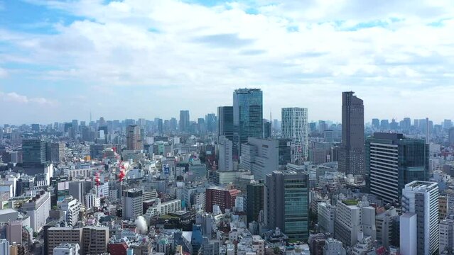 新宿ビル群が見える渋谷区ドローン空撮_013