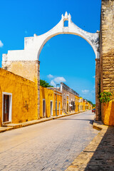 The yellow city of Izamal in Yucatan, Mexico - 524366130
