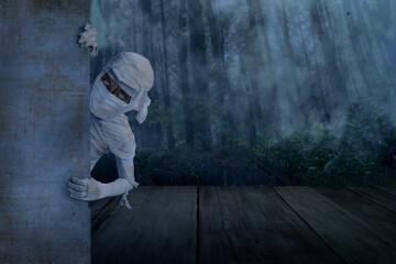 Mummy comes from behind the wall