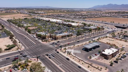 Photo sur Plexiglas Arizona Afternoon aerial view of new shopping mall sprawl and empty lots of downtown Goodyear, Arizona, USA.
