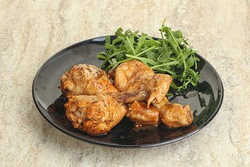 Roasted chicken leg with rucola