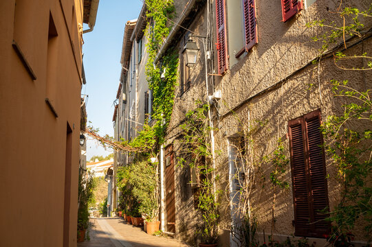 Fototapeta Sunny day in South of France, walking in ancient Provencal coastal town Cassis, narrow streets and colorful buildings, Provence, France
