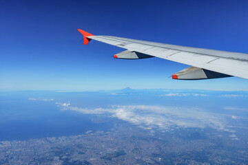 Fototapeta na wymiar 富士山と飛行機