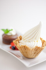 ソフトクリームとチョコケーキ