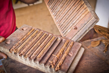 Handmade production process of cigars 