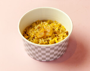 テイクアウト用のチャーハン