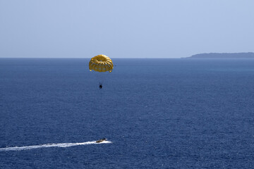 Parachut with speedboat people having fun