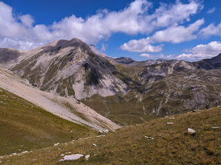 Fototapeta premium High mountains view from Valle del Chiarino in Abruzzo Italy