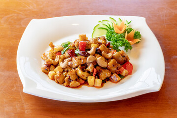 鶏もも肉の唐辛子カシューナッツ炒め