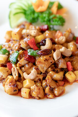 鶏もも肉の唐辛子カシューナッツ炒め