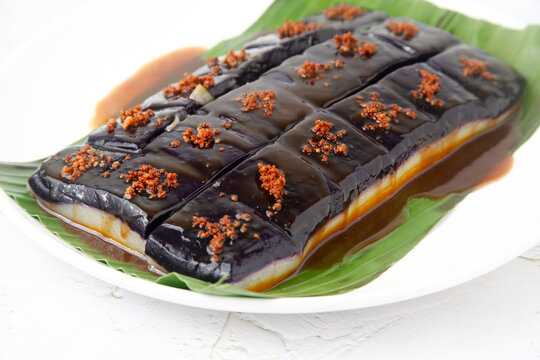 Filipino snack and dessert food called Sapin Sapin