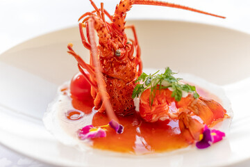 レストランの一品料理（オマール海老）