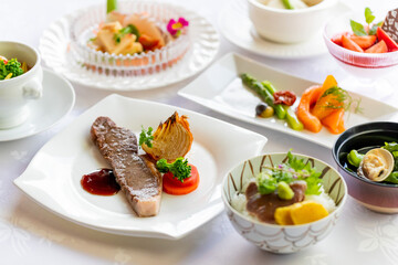 レストランのコース料理