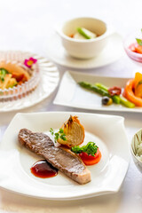 レストランのコース料理