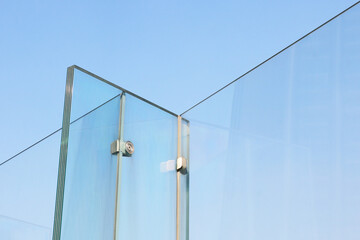 Resistant laminated glass facade special thickness layer.