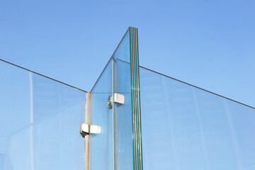 Resistant laminated glass facade structure special thickness layer.