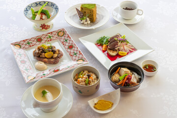 レストランのコース料理