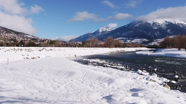 Embrun - Hautes-Alpes- Provence Alpes C&ocirc;te d'Azur - France - Hiver - Neige - La Durance - Drone