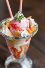 ストロベリーパフェ