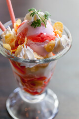 ストロベリーパフェ