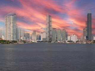 Fototapeta premium city skyline at sunset