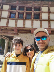 Family in the village of Dinan in Brittany, France. - obrazy, fototapety, plakaty