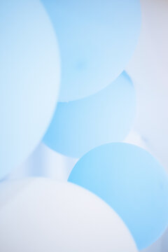 Neatly arranged blue and white balloons in the decoration