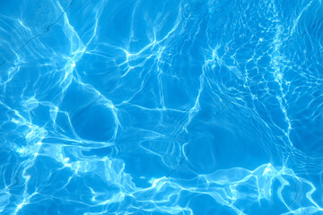 blue water in the pool with highlights