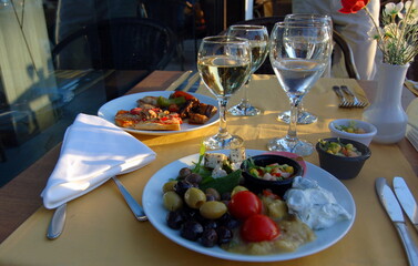 table setting for dinner