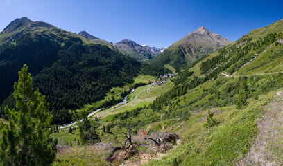 Fototapeta na wymiar Ort Wenns - Alpen