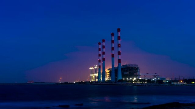 Timelapse - Nuit / Jour - Centrale &eacute;lectrique Gaz EDF - Martigues - France