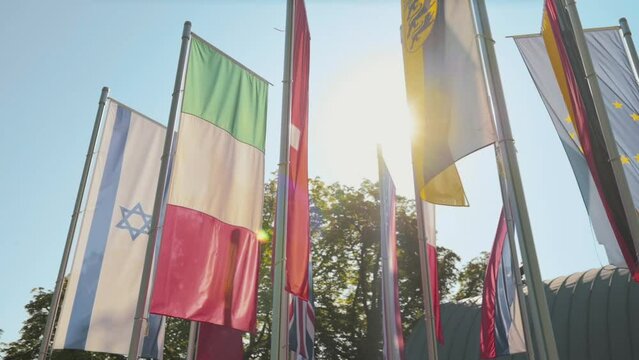 Internationale Flaggen vor dem Kasino in Baden-Baden 