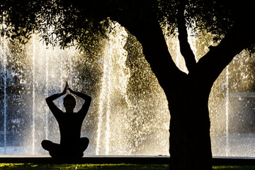 mujer practicando Yoga, parque de la Riera,Palma, Mallorca, islas baleares, Spain
