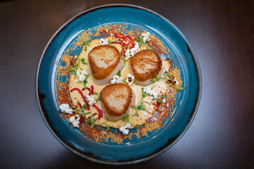 seared scallops on plate