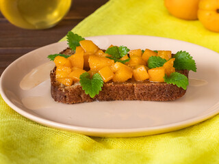 sandwich with apricot boiling on a terelka