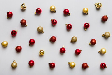 Naklejka na ściany i meble Christmas composition. a pattern of christmas balls on colored background. Flat lay, top view New year decor