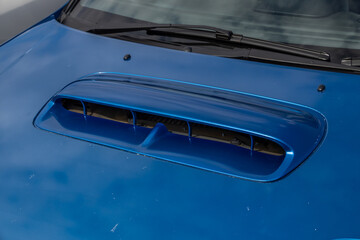 自動車の空気取り入れ口　Air intake of private car
