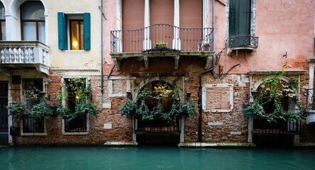 Fototapeta na wymiar Venise , Venetie , Italie - Maison Canal