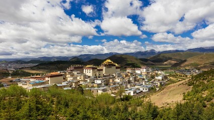 Fototapeta na wymiar Shnagri-la , Yunnan , Chine - Temple Songzanlin 