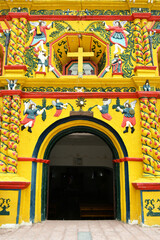 Entrada principal de la Iglesia Catolica en San Andres Xecul, Totonicapan departamento de Guatemala.
