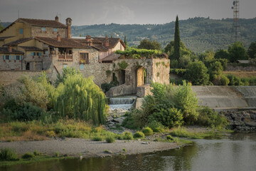 Obraz premium The house by Arno river 